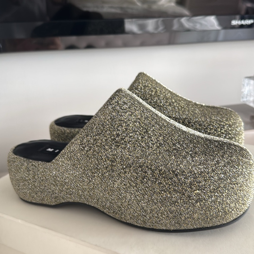 SIMON MILLER Bubble Clogs. Size 9. Siler/Gold metallic. Brand New.